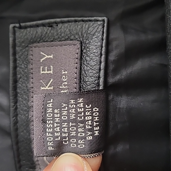 Girl's Black Copper Key Genuine Leather Jacket Size 14/16 - Picture 10 of 10